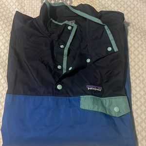 Patagonia Pullover Windbreaker.